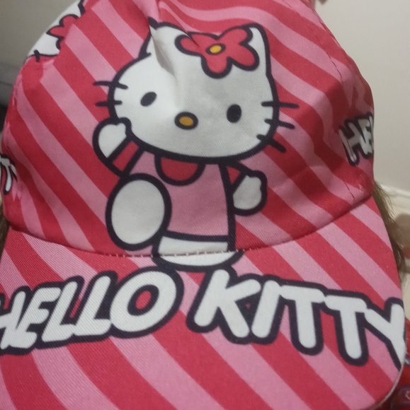 Hello Kitty Cap 🧢 - Picture 3 of 4